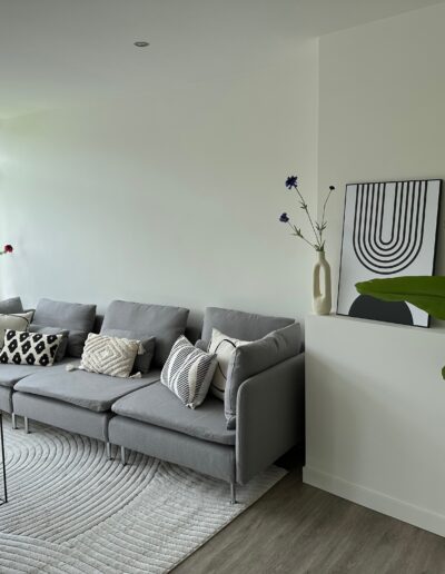 De woonkamer na de styling